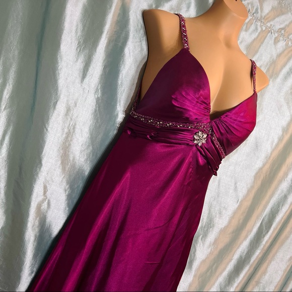 Elegant, hand beaded, satin, plunging, magenta formal ball gown with tags, 12 - Picture 4 of 11